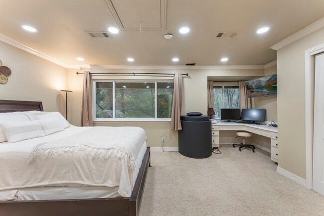 Building Photo - 2209 W Settler's Way