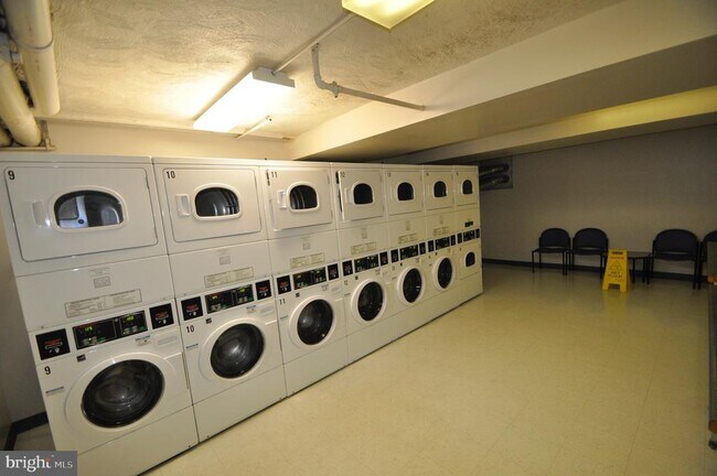 Building Photo - 3000 Spout Run Pkwy