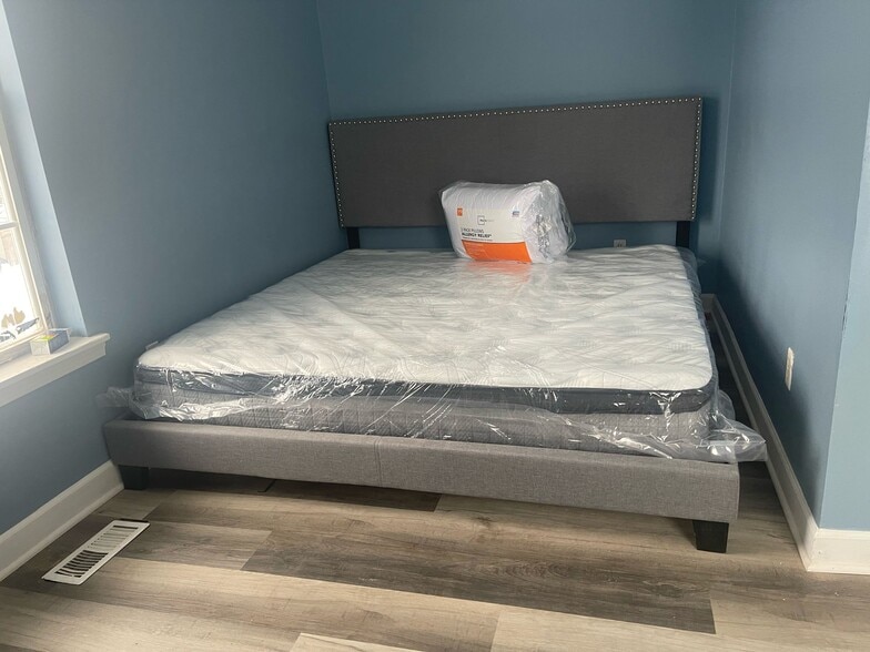 Building Photo - 8 Robinwood St