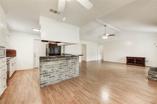 Building Photo - 12207 Meadowdale Dr