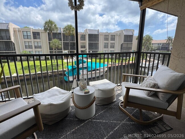Building Photo - 6 Royal Palm Way