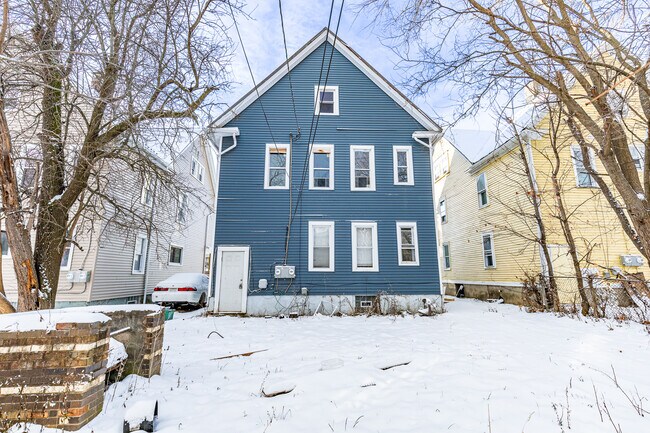 Building Photo - 292 Reynolds St