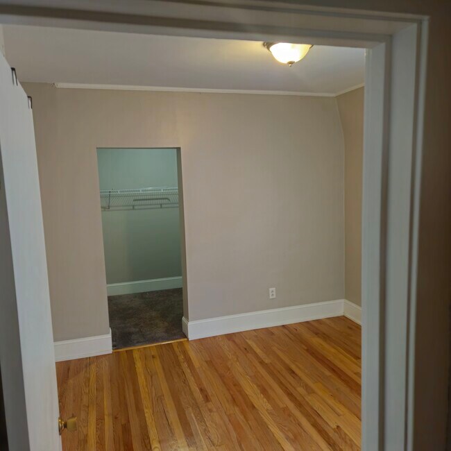 Building Photo - 4949 W Melrose St