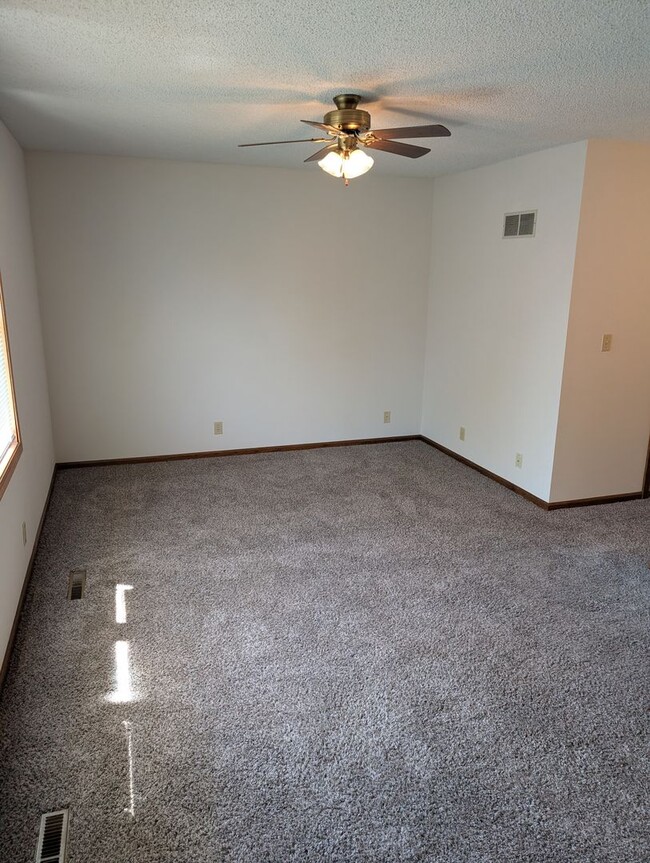 Building Photo - Fully Updated 3 Bedroom 3 Bath Townhouse with 2 Stall Attatched Garage