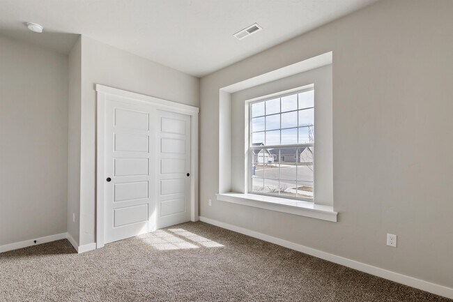 Building Photo - 8480 E Drover Loop