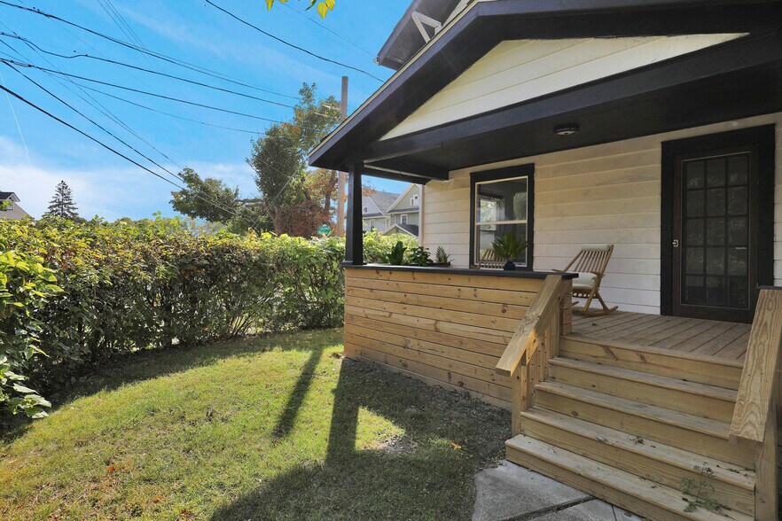 Building Photo - 1428 E Cesar E Chavez Ave