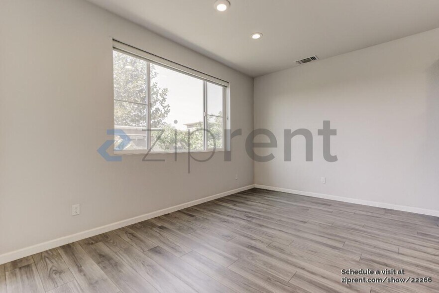 Building Photo - 1523 Oliveira Dr