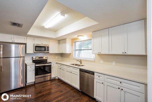 Building Photo - 4506 9TH ST W, BRADENTON, FL 34207