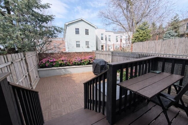 Building Photo - 35 Summit Ave