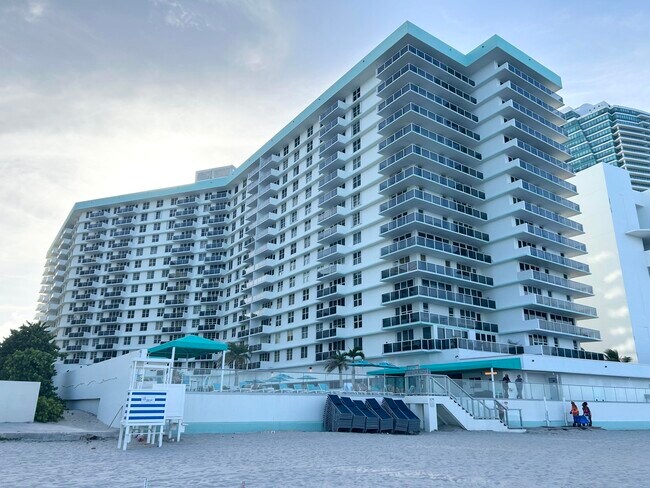 Building Photo - 3725 S Ocean Dr