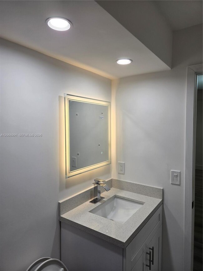 Building Photo - 2123 Golfside Village Dr