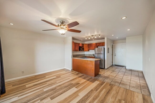 Building Photo - Top-floor, ocean-view 1BR/1BA condo in Honokowai — close to Honokowai Beach Park and Bad Ass Coffee.