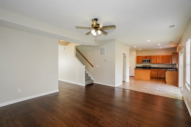 Building Photo - 724 Maylene Dr