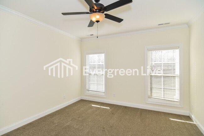 Building Photo - 235 Greenwood Dr