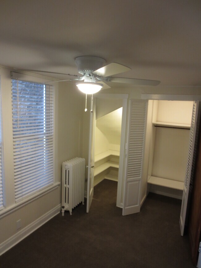 Bedroom 2 - 2453 W Wilson Ave