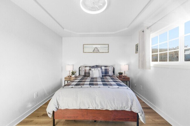 Building Photo - 765 Elkwood Ave