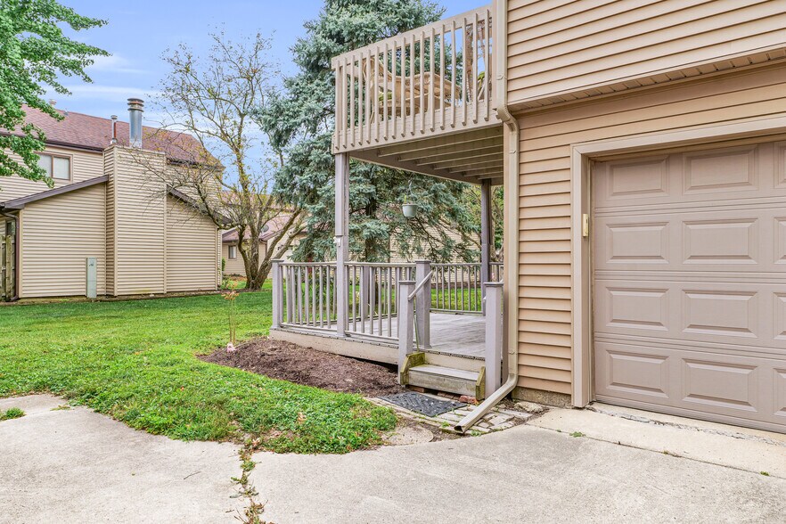 Building Photo - 1604 Lyndhurst Dr