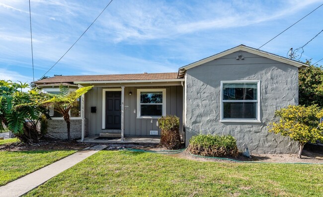 Primary Photo - Charming Home | Near W. Cliff Drive & Ligh...