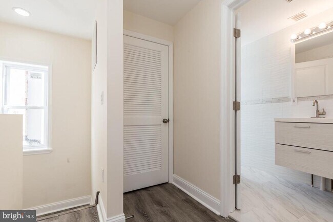 Building Photo - 537 N 33rd St