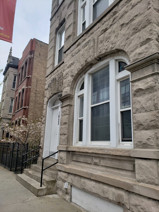 Building Photo - 1653 N Halsted St