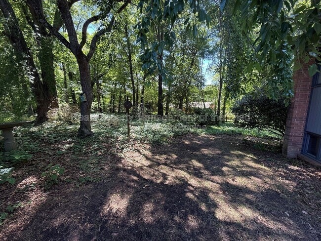 Building Photo - 1507 Pinehurst Dr