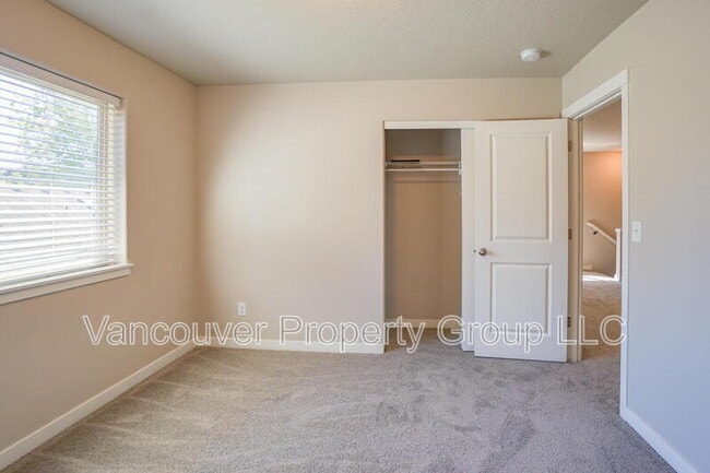 Building Photo - 6125 NE 105th Ave