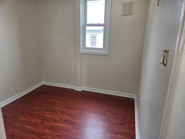 Building Photo - 426 Dunham Ave