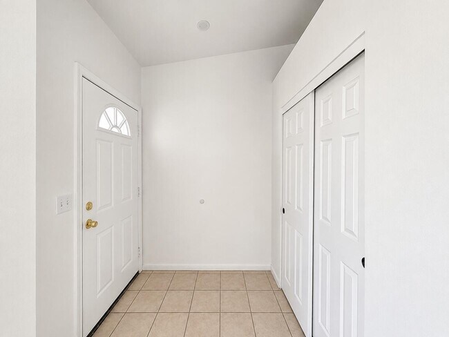 Building Photo - 68412 Descanso Cir