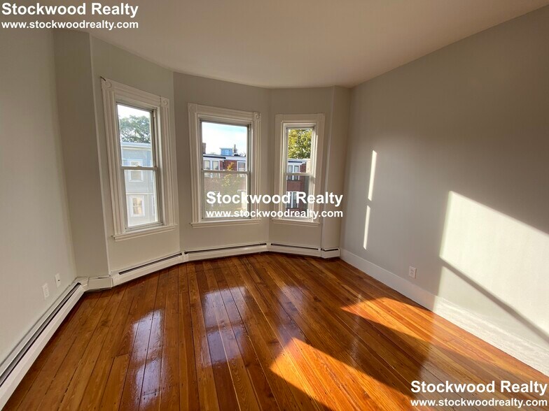 Building Photo - 632 Dorchester Ave
