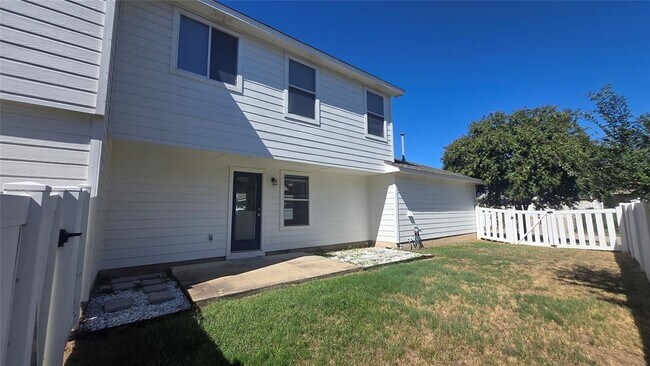 Building Photo - 703 Big Spring Dr