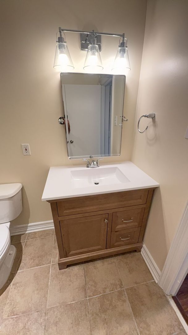 Building Photo - Newly Renovated Condo in the heart of Down...