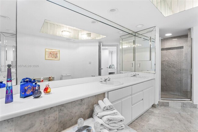 Building Photo - 16485 Collins Ave