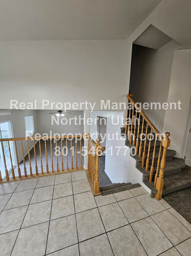 Building Photo - Beautiful 4 Bed 3 Bath Layton Home