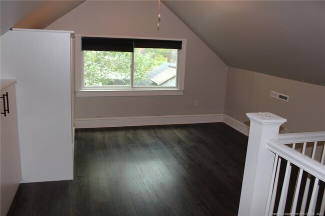 Building Photo - 236 Pinecrest Dr