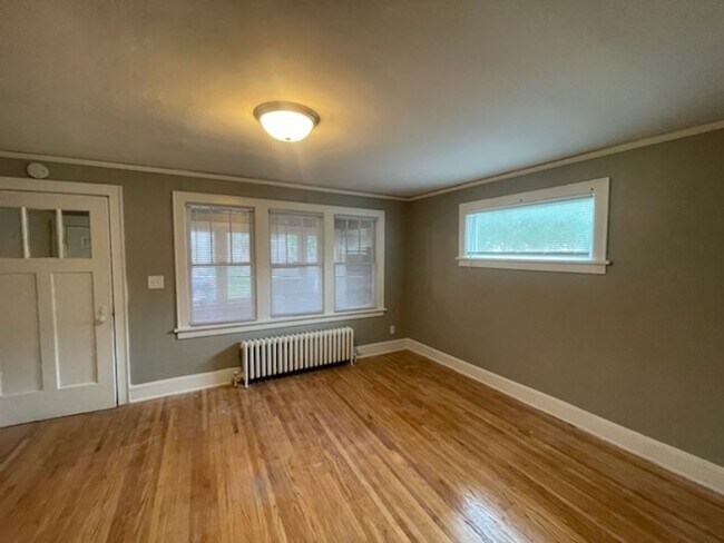 Primary Photo - 396 Sherburne Ave.