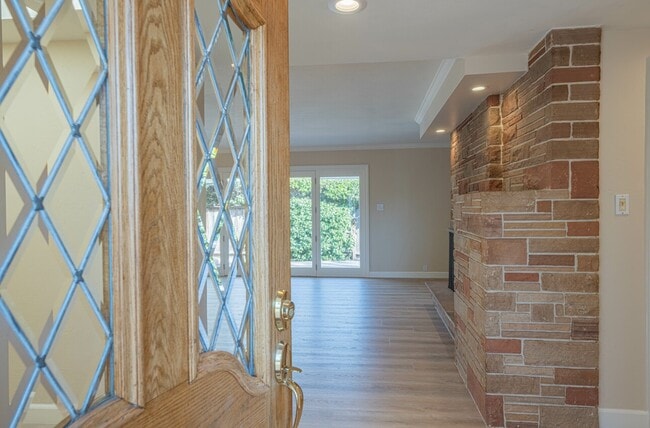 Building Photo - 509 Manor Dr