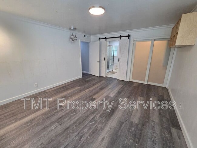 Building Photo - 9 W Robinhood Dr