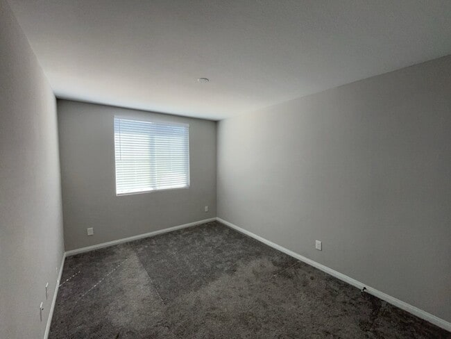 Building Photo - 2122 Bethesda Fountain Rd