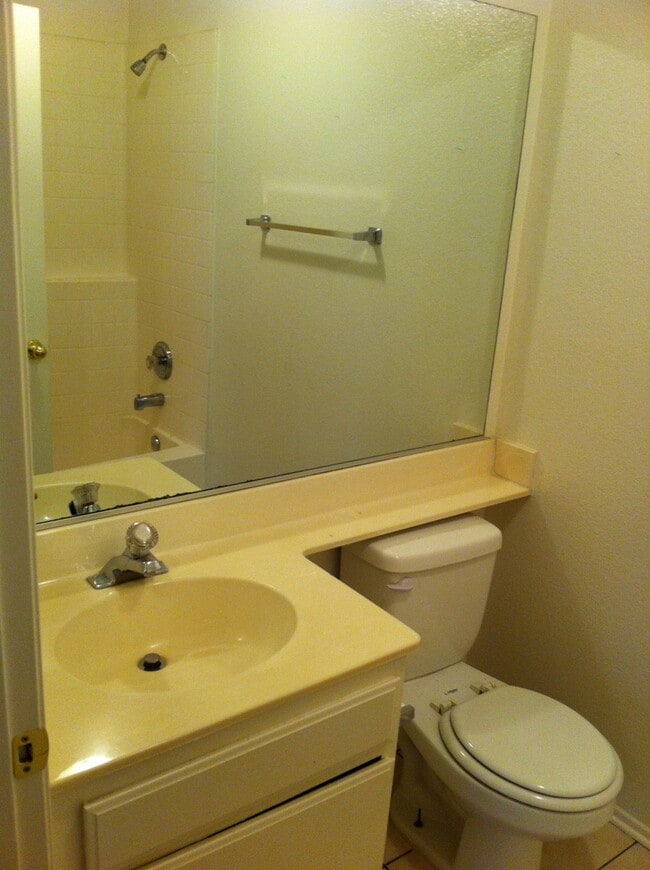 Building Photo - 3 BEDROOM HOME NEAR EAGLE RANCH COMMUNITY OFF TOPAZ RD.