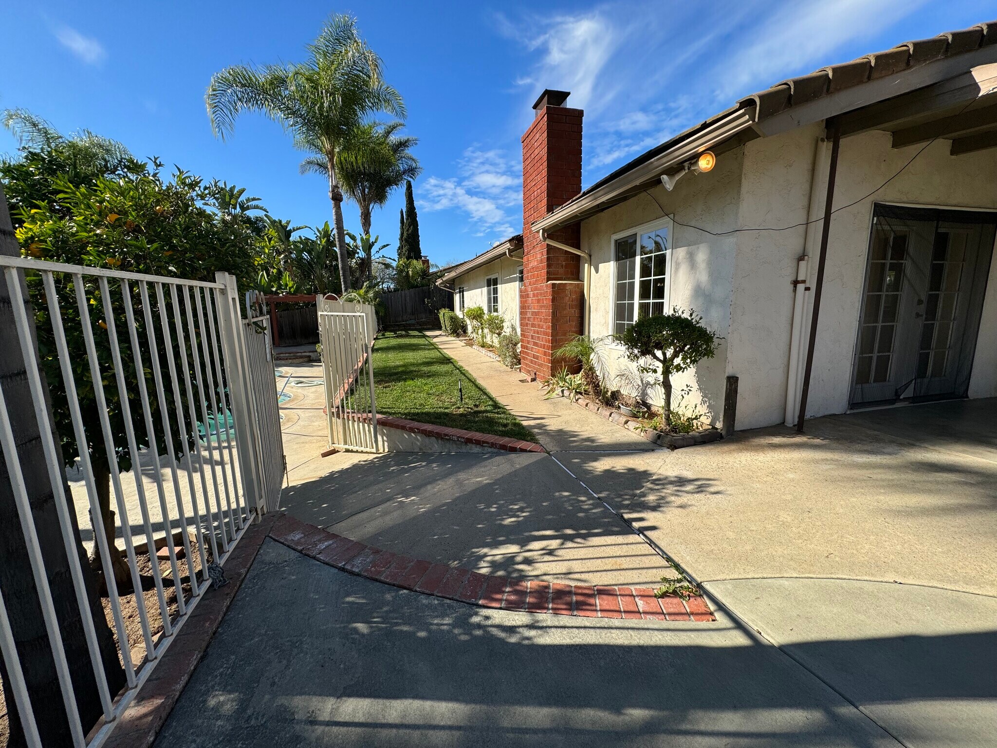 Building Photo - 1725 Hillcrest Ln