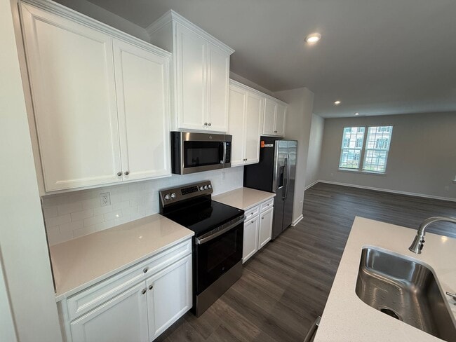Building Photo - Brand New Townhome!!