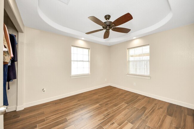 Building Photo - 8925 Homewood Ln