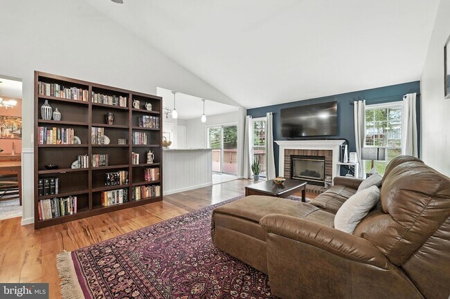 Building Photo - 9571 Basilwood Dr