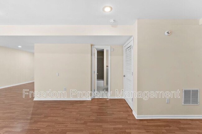 Building Photo - 9140 Worthington Dr