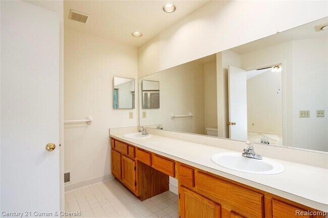 Building Photo - 9429 Westwind Dr