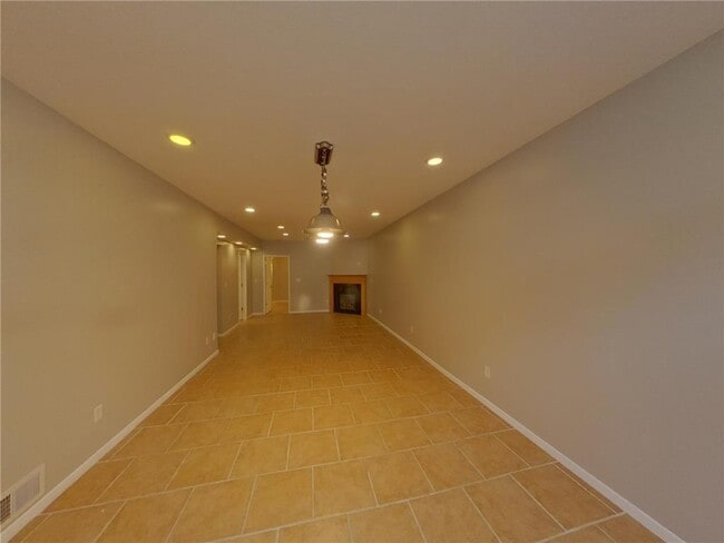 Building Photo - 15012 Viewcrest Ln