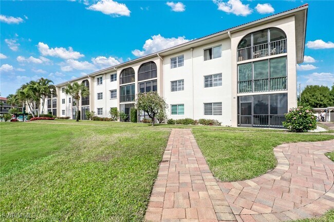 Building Photo - 9 High Point Cir N