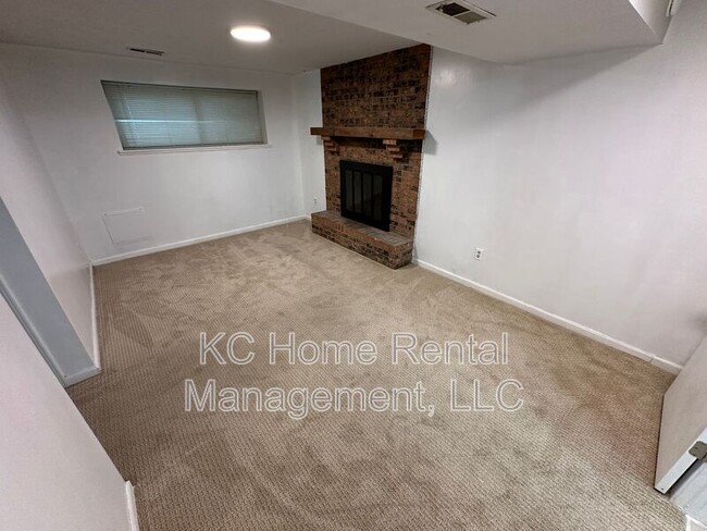 Building Photo - 17820 E Greentree Ave