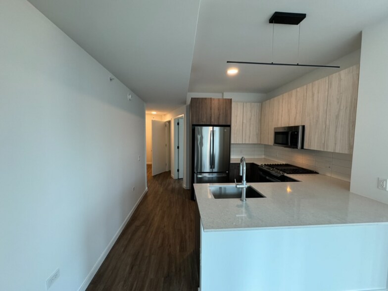 Building Photo - 144 N Aberdeen St