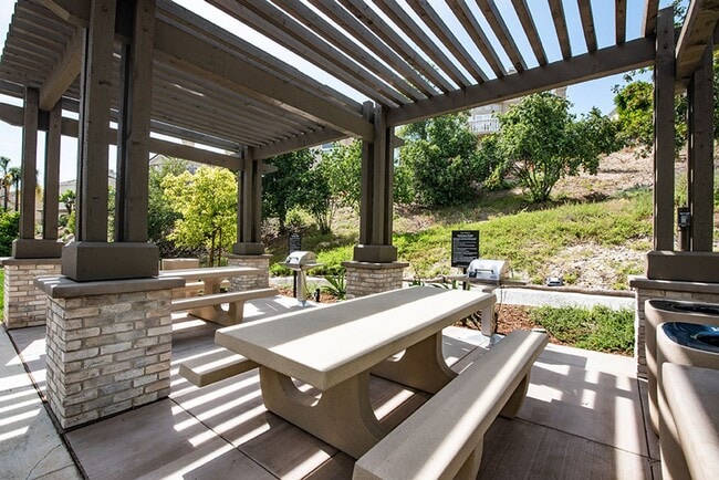 Building Photo - Charming 4 Bedroom 3.5 Bath in Carmel Mountain Ranch